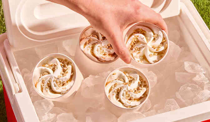 4 sundaes vanille sauce caramel